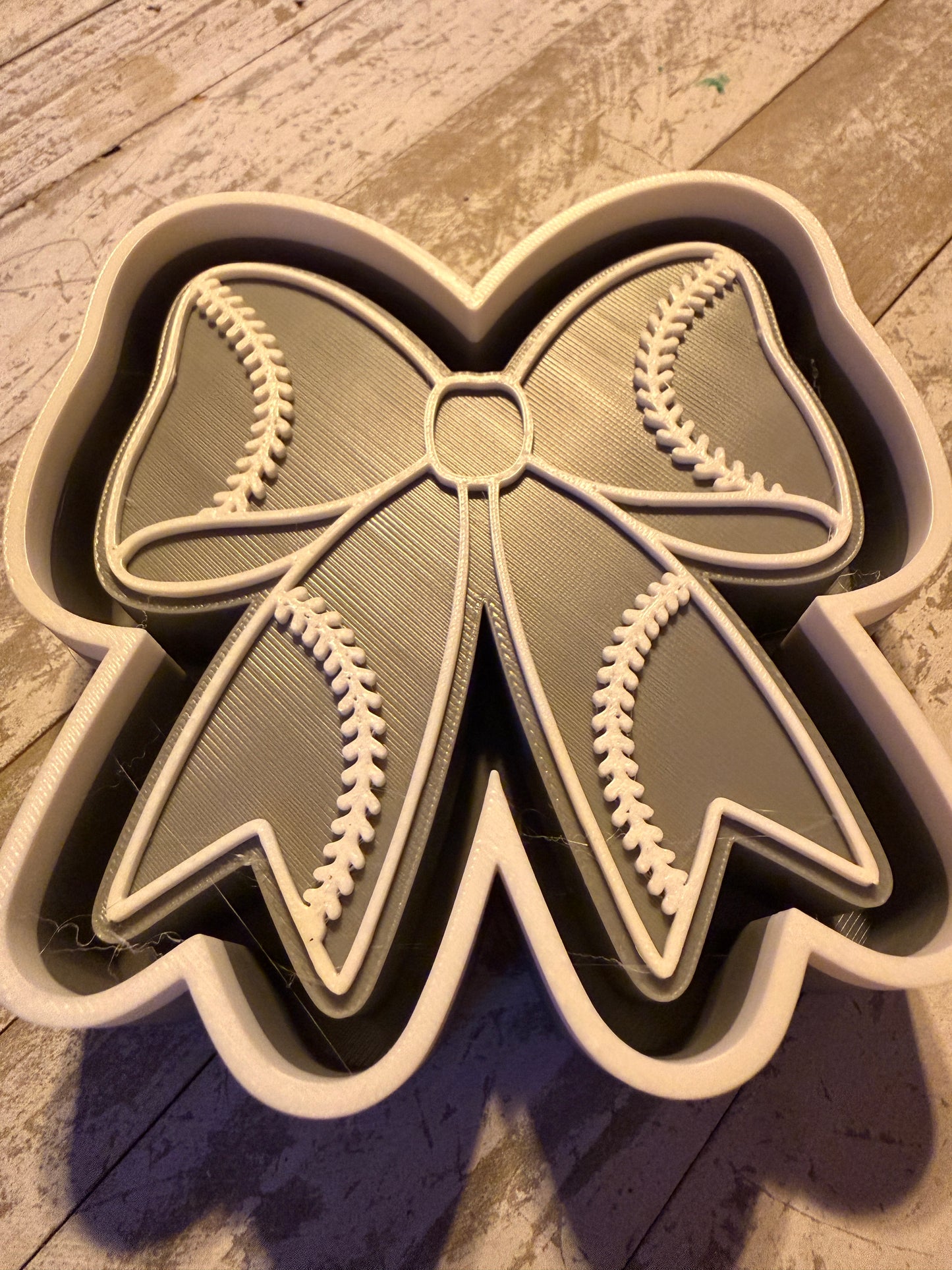 Softball/baseball bow mold