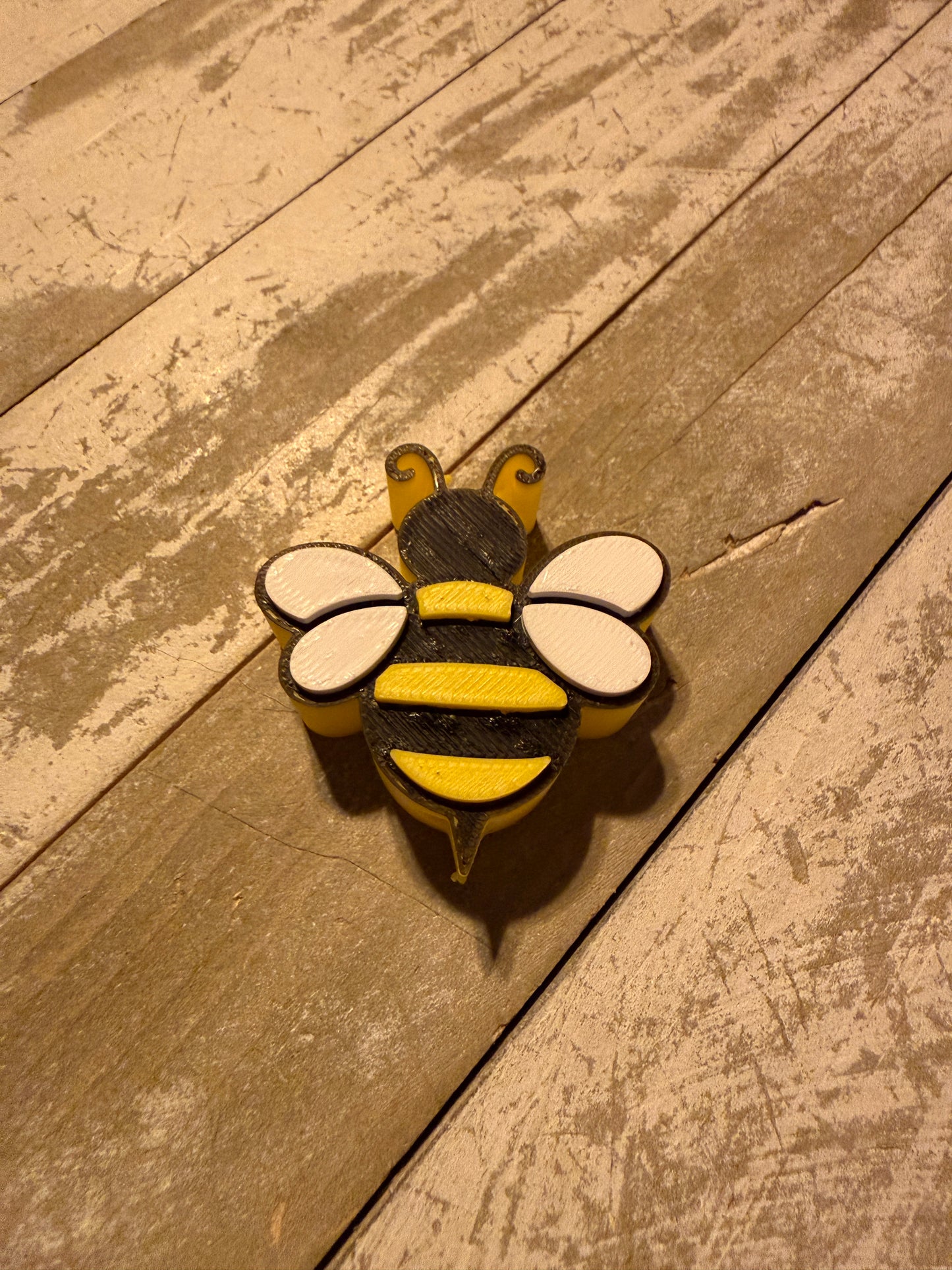 Bee straw topper