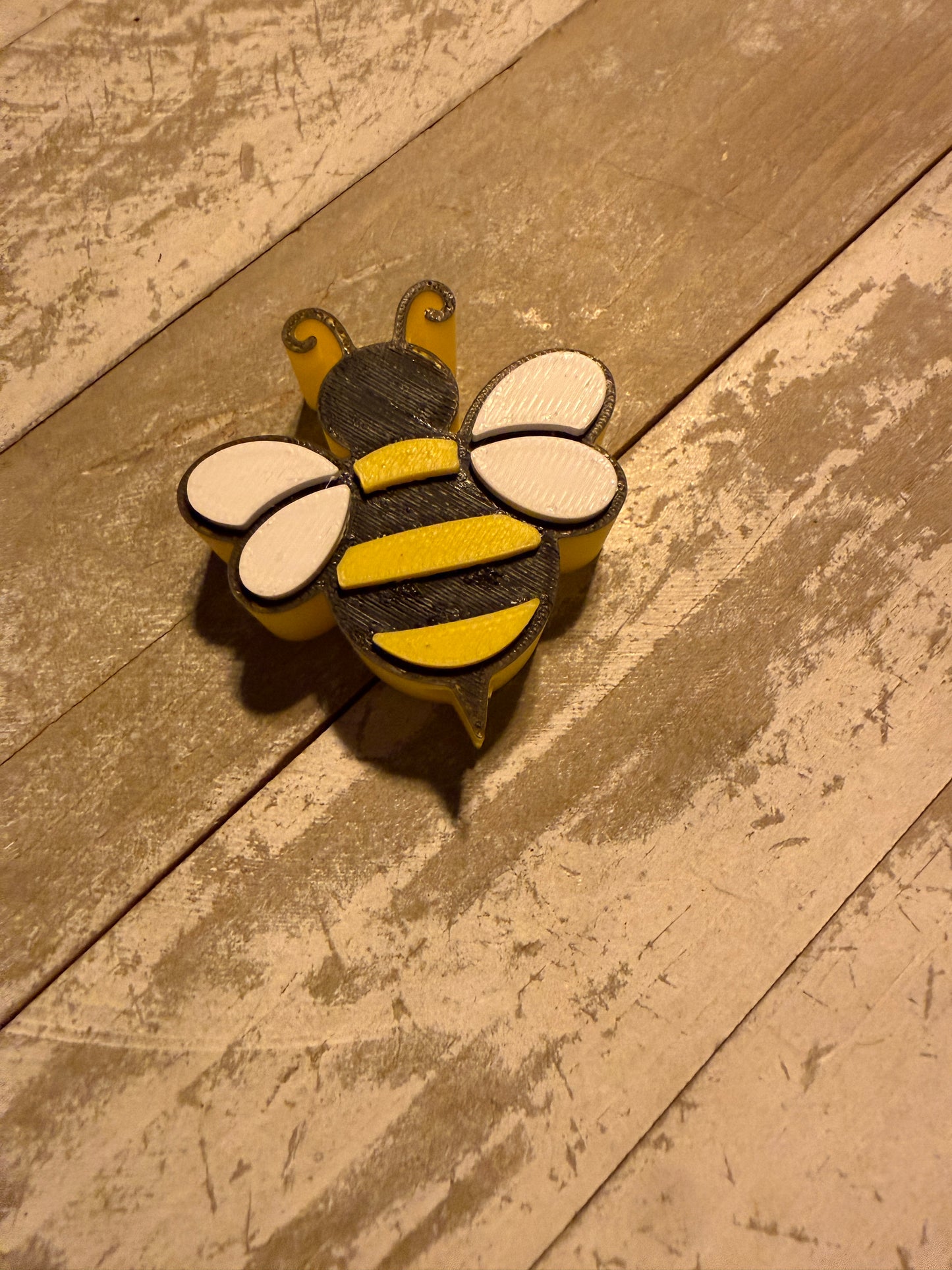 Bee straw topper
