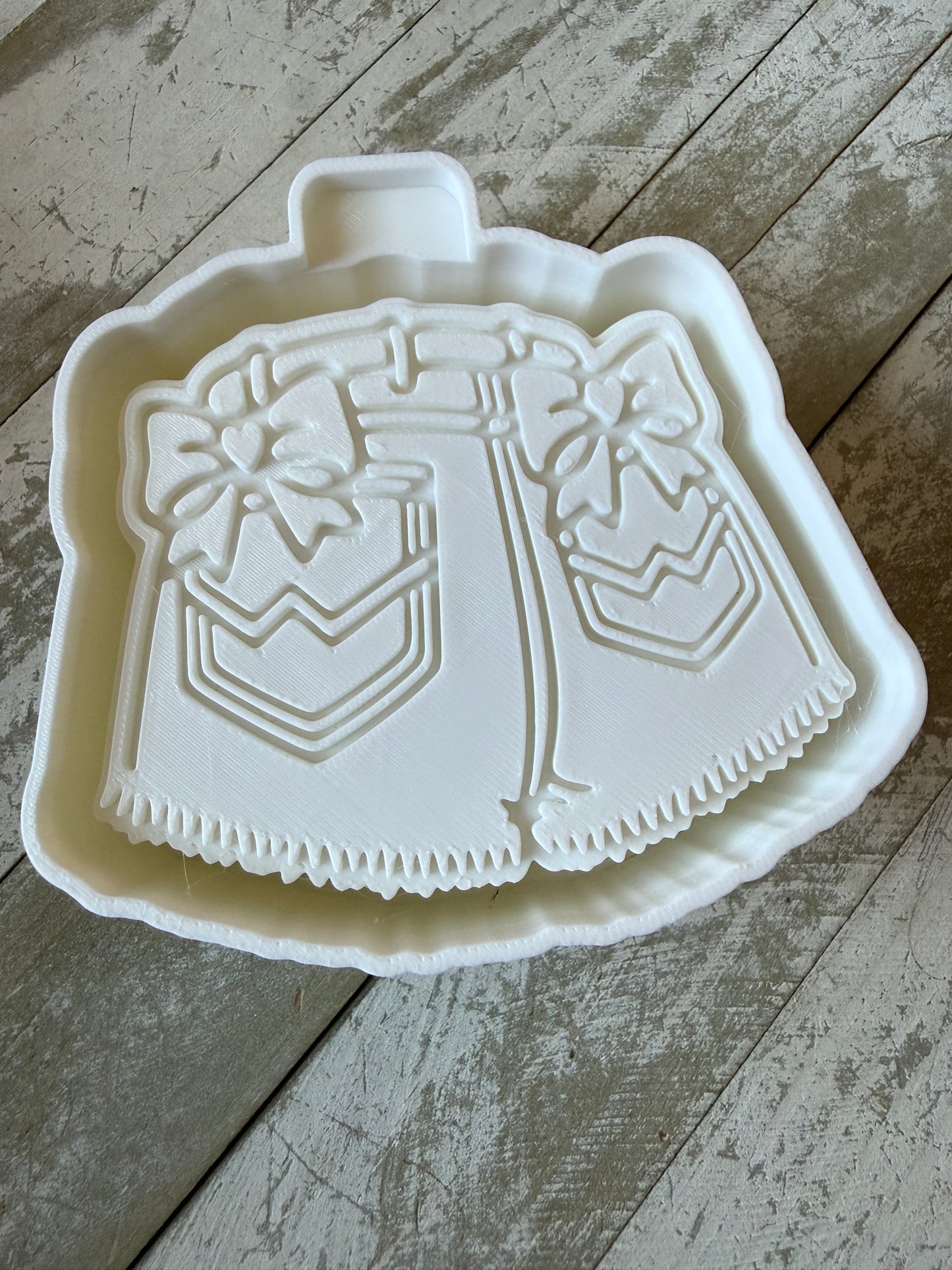 Shorts mold