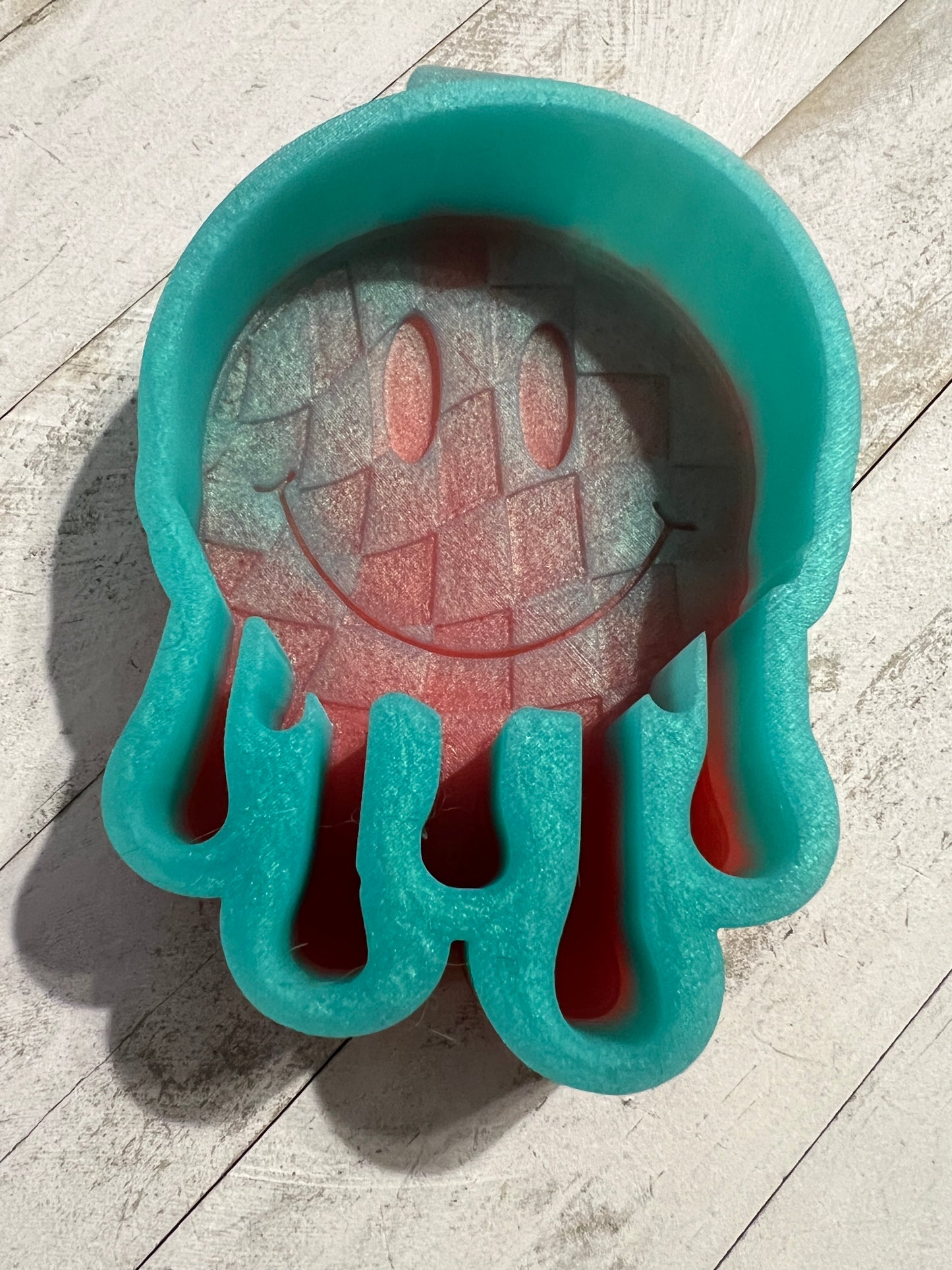 Dripping smiley large Freshie