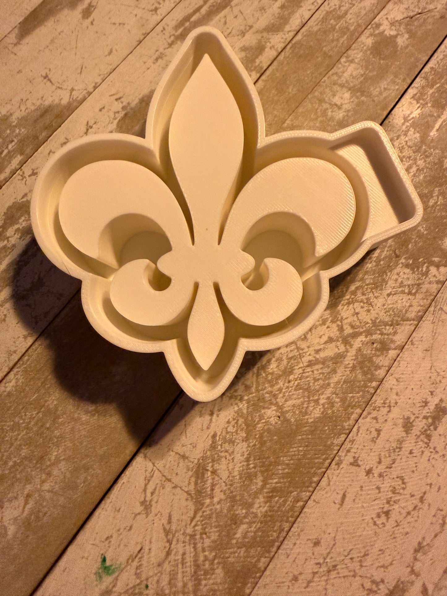 Flour de lis mold