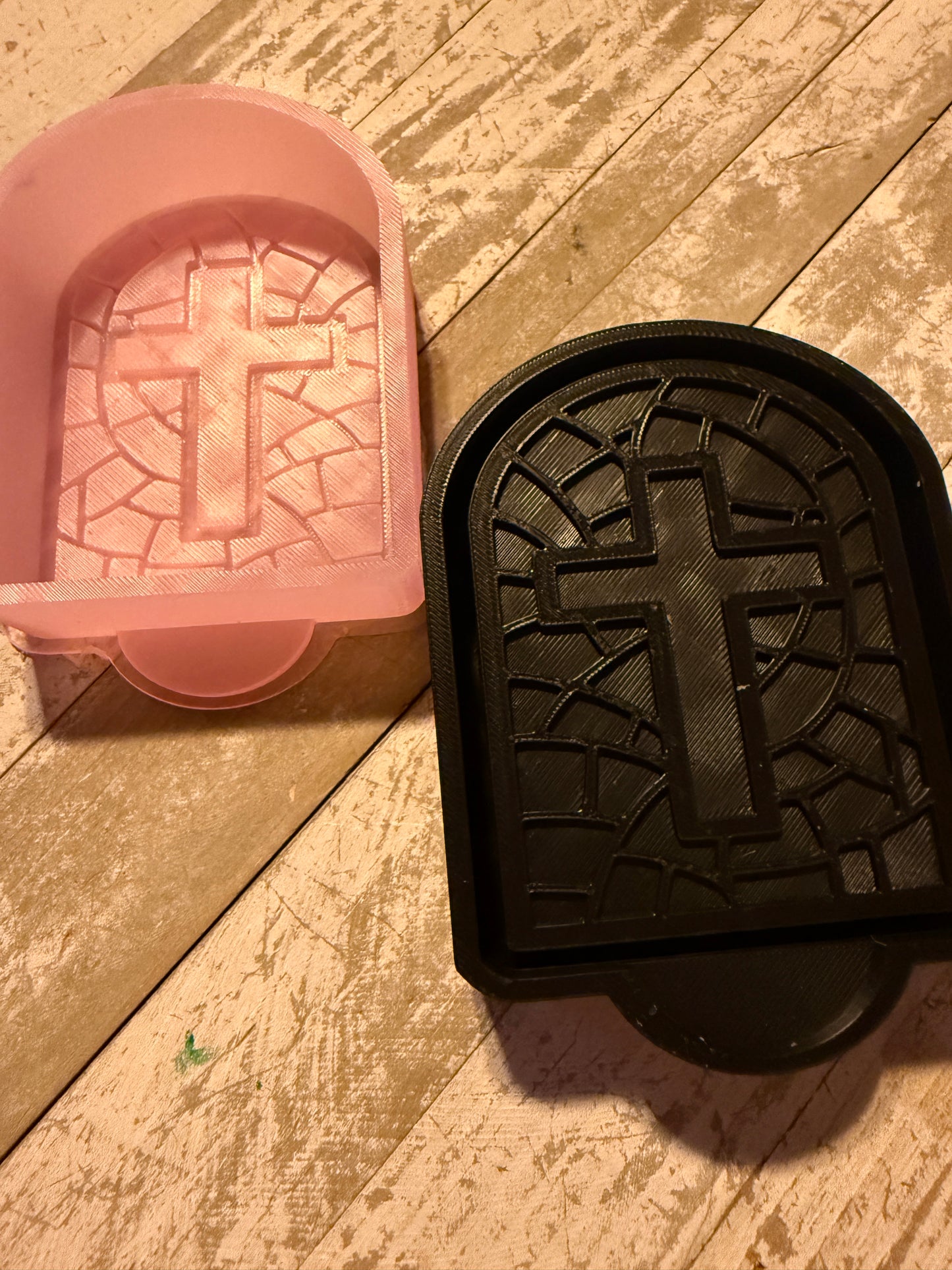 Stain glass with with cross mold