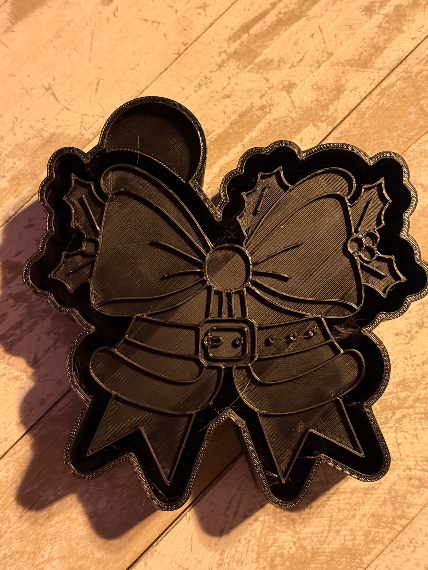 Santa bow with mistletoe mold