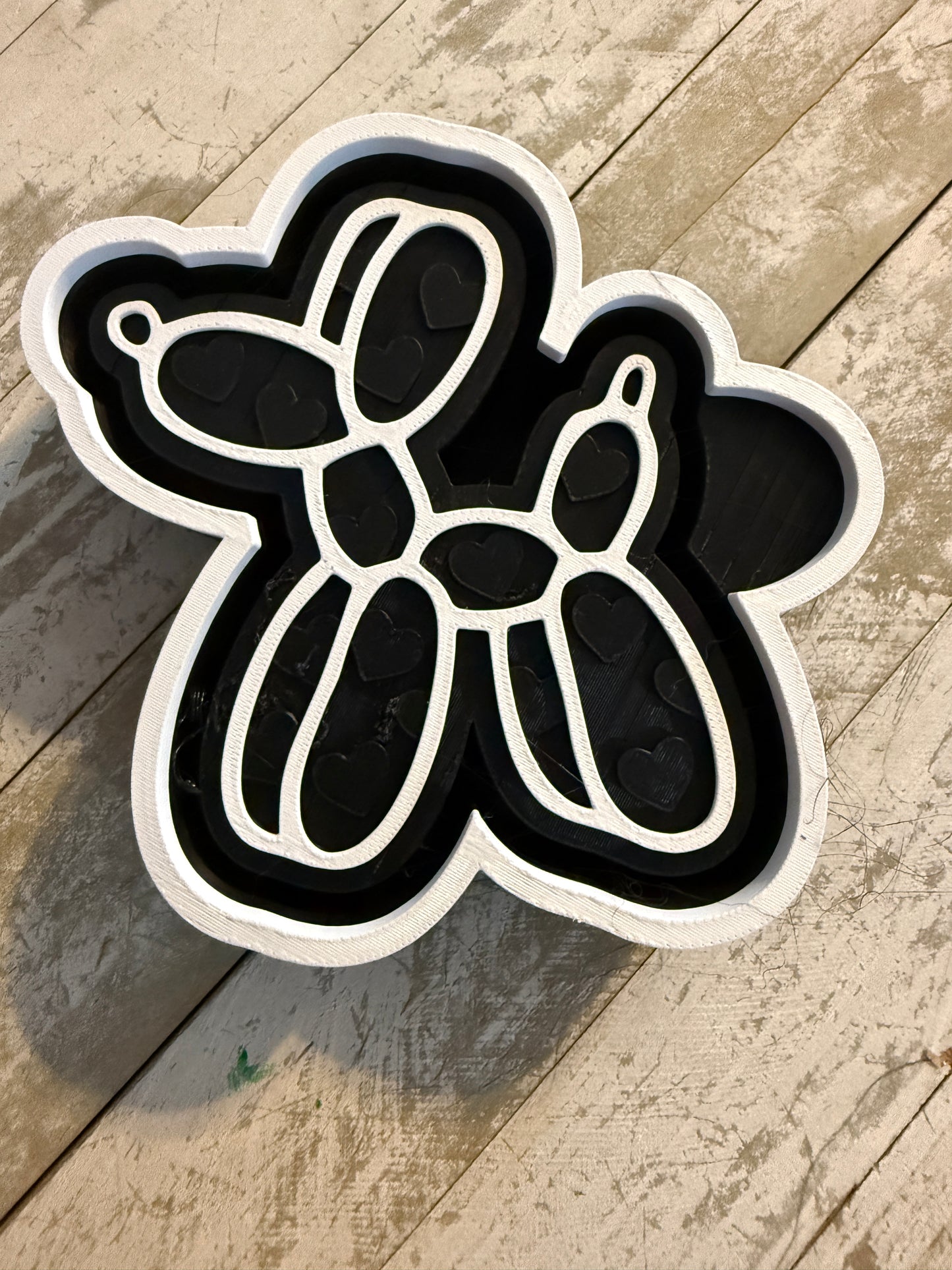 Balloon dog with heart mold
