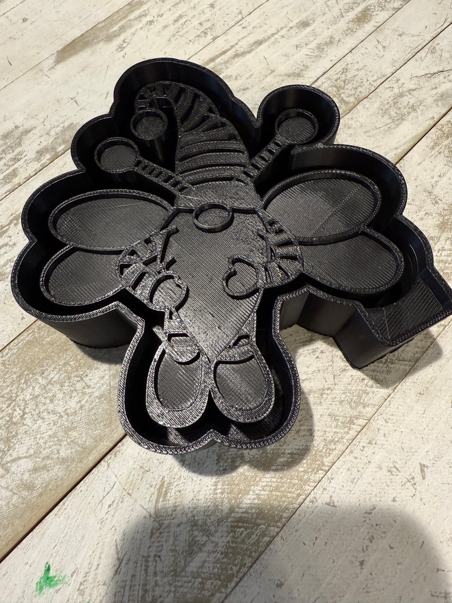 Bee gnome freshie mold