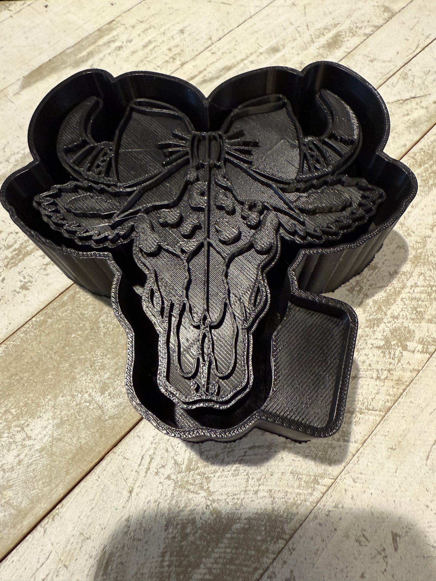 Bull skull with bow freshie mold