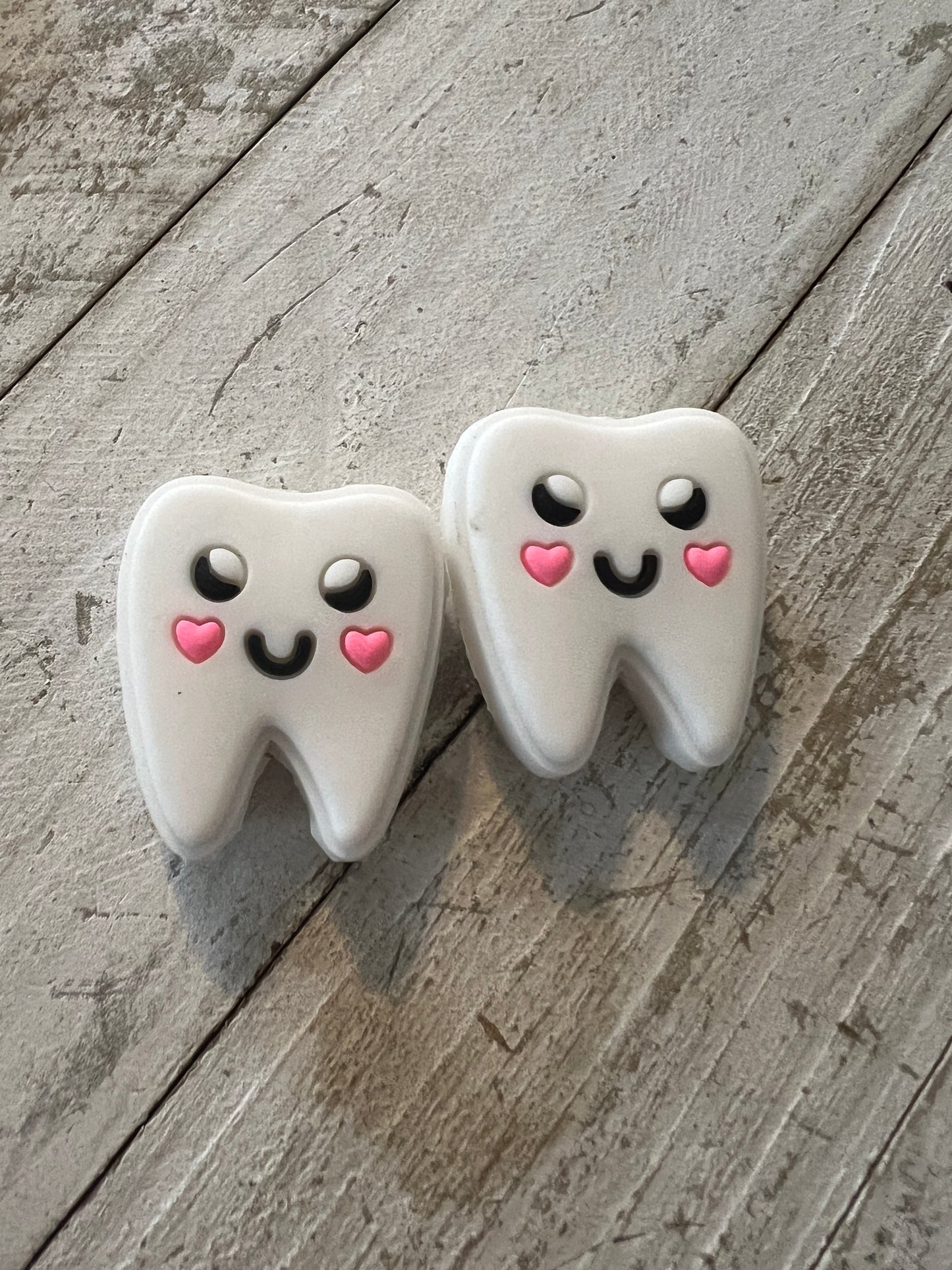 Tooth focal beads
