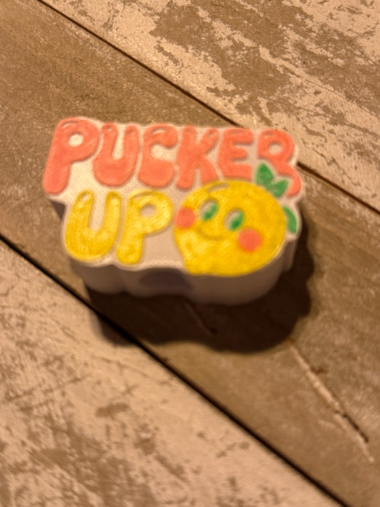 Pucker up straw topper