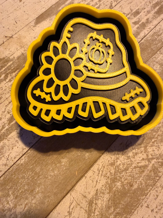 Scarecrow hat mold
