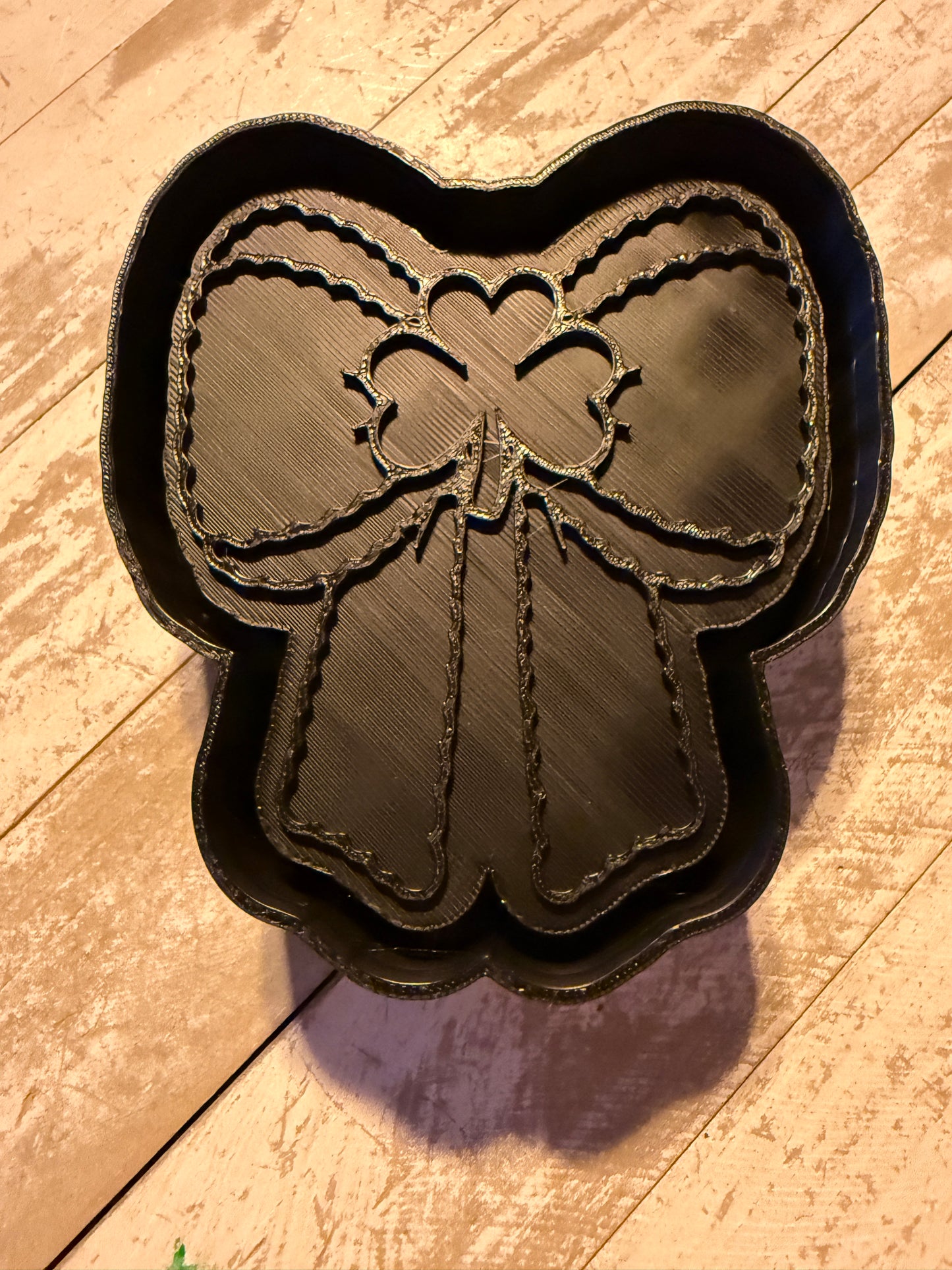 Fluffy bow with clover mold