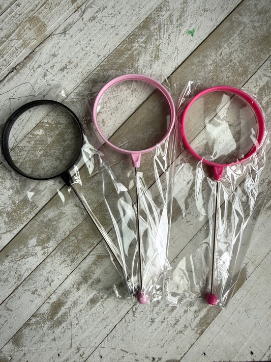 Beadable magnifying glass