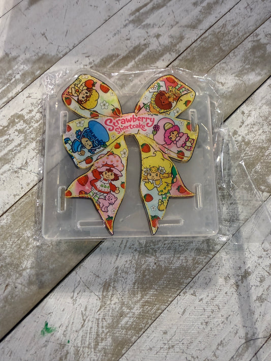 Straw shortcake acrylic holder