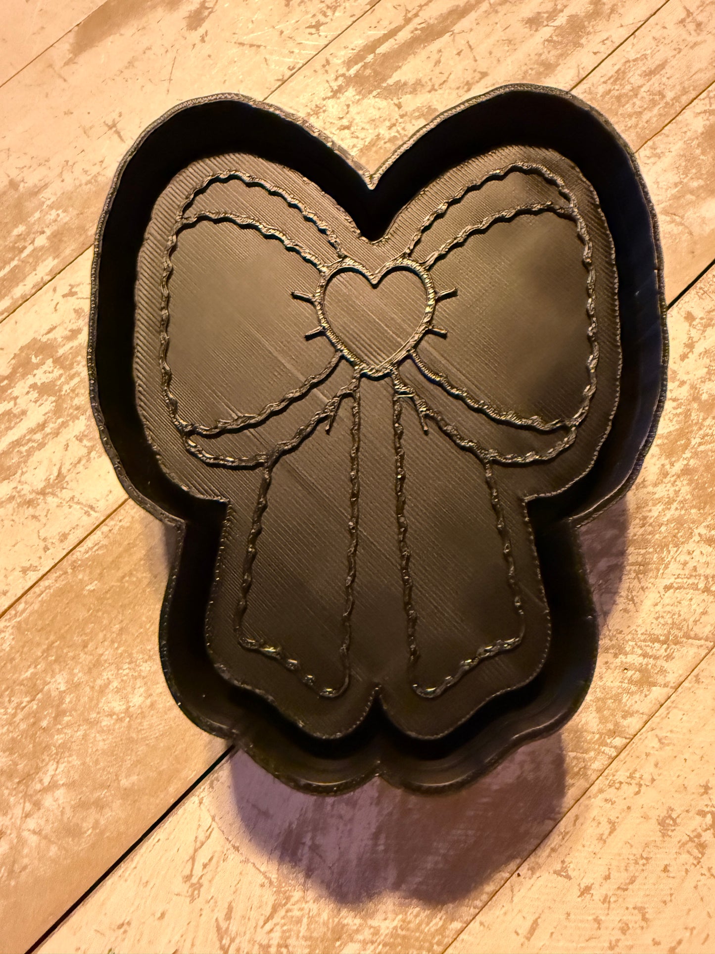 Fluffy heart bow mold
