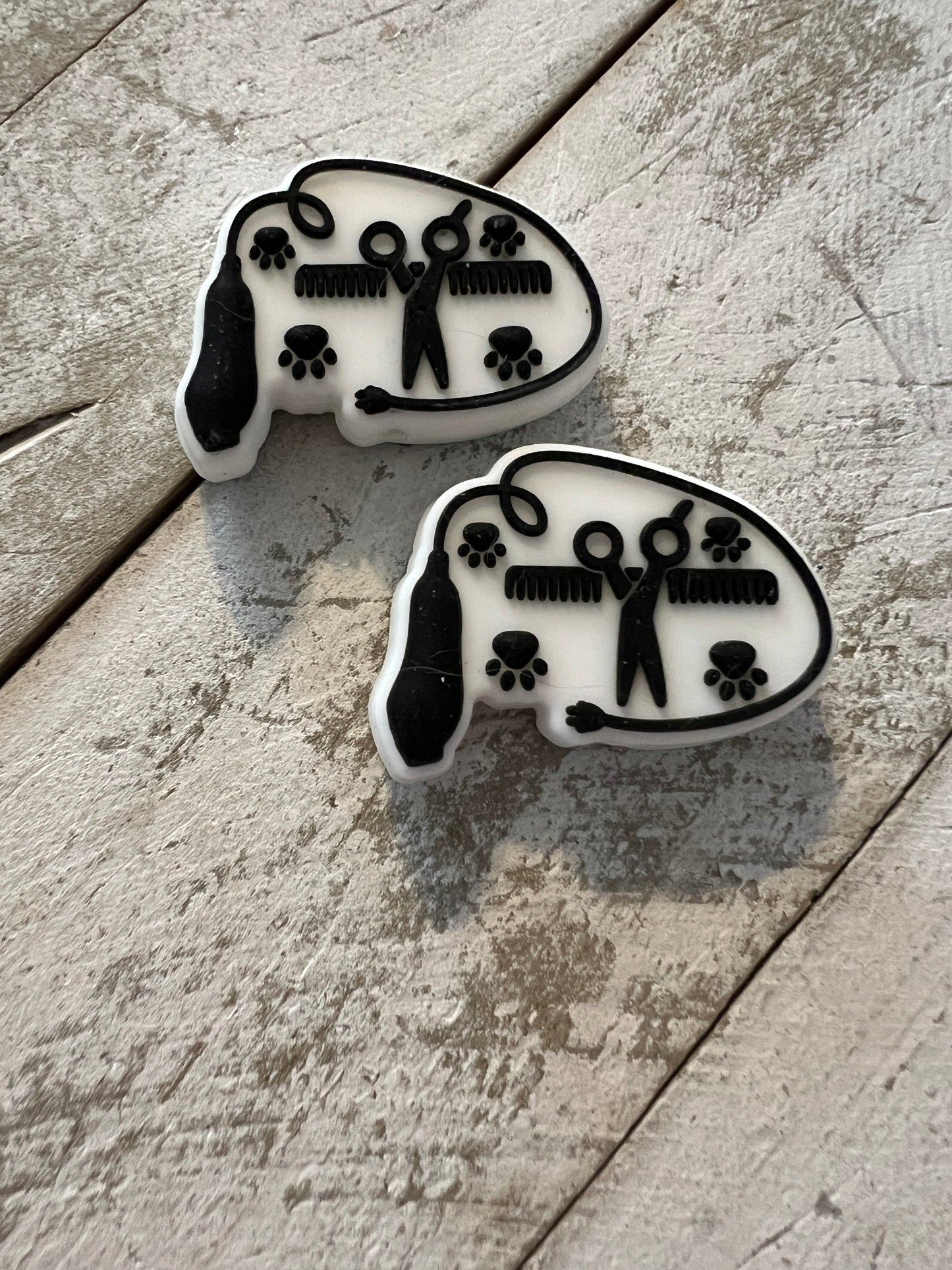 Groomer focal beads