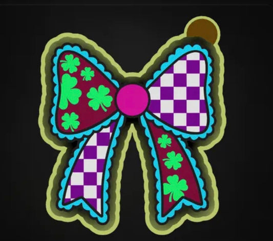 Clover and checkered bow mold