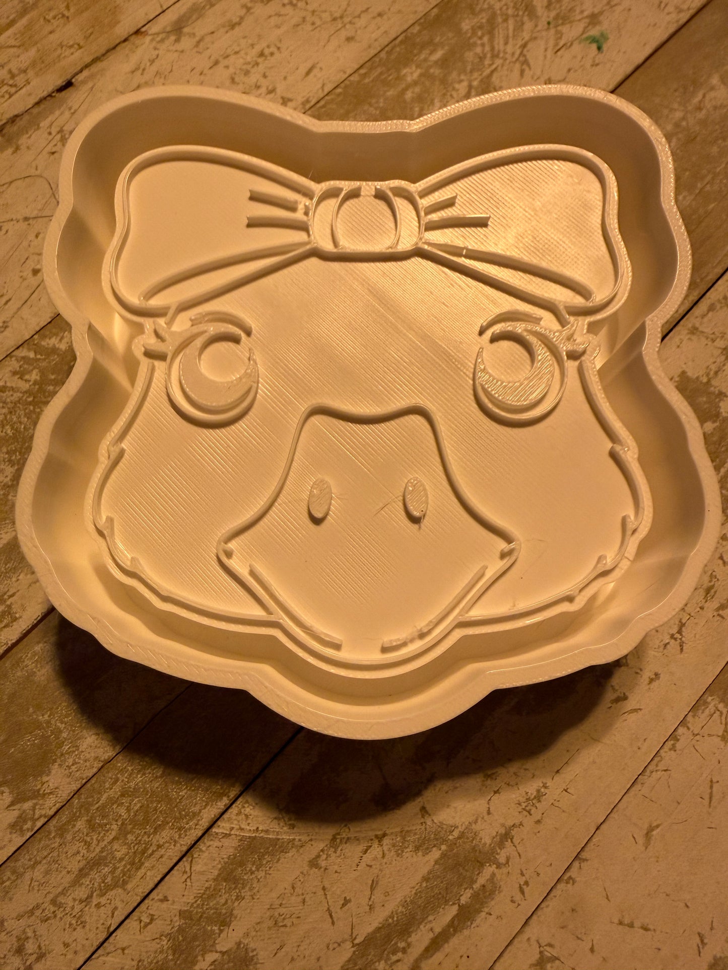 Goose face with bow mold