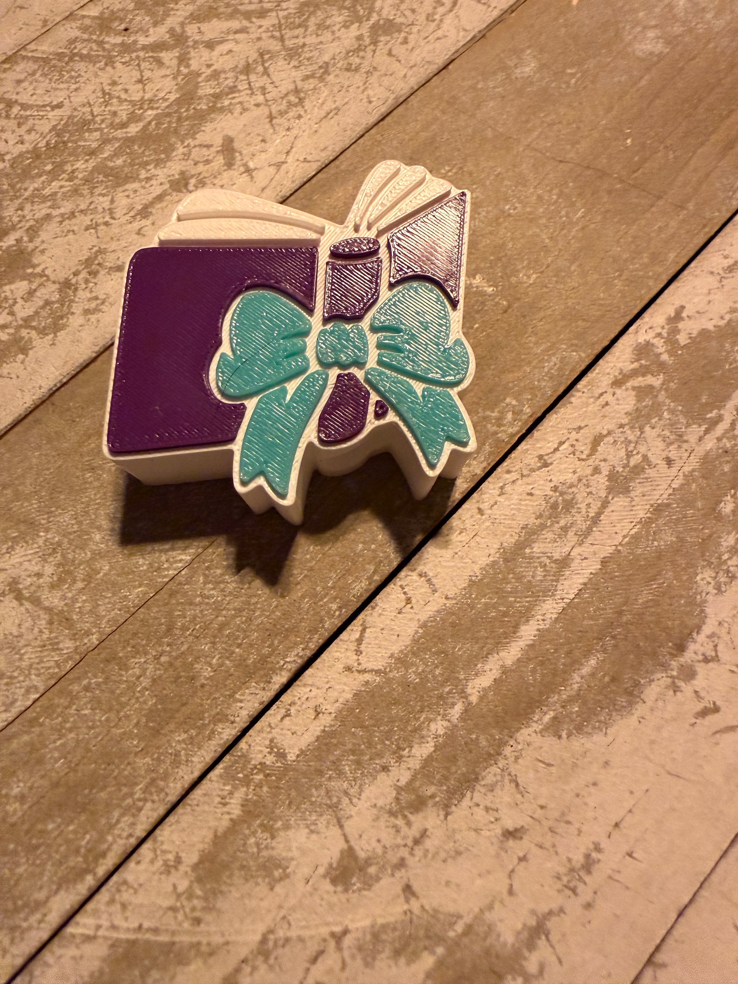 Books and bows straw topper