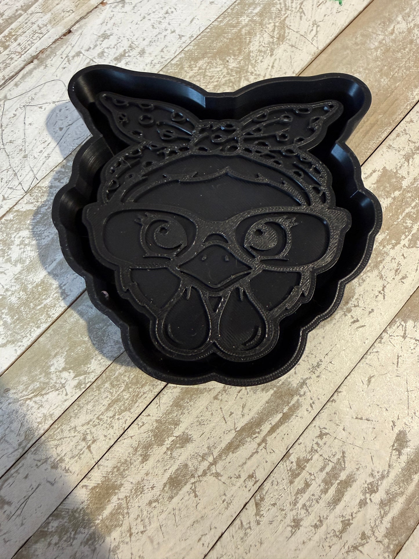 Chicken face with bow mold