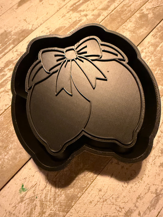 Lemons with bow mold