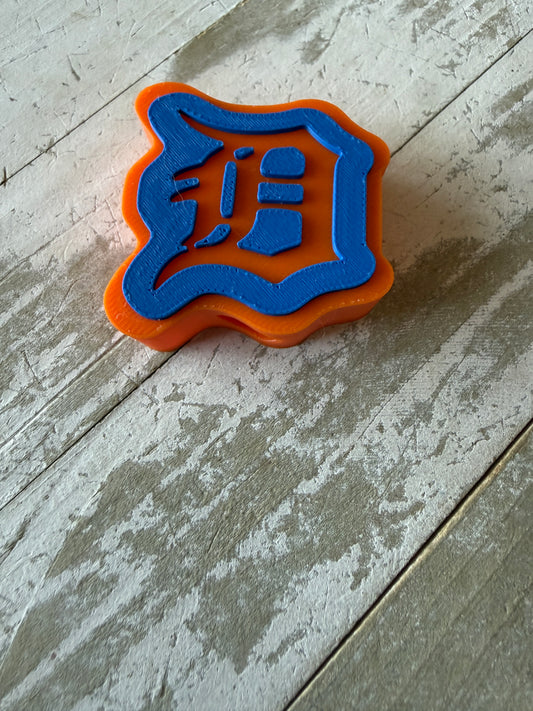 “D” straw topper