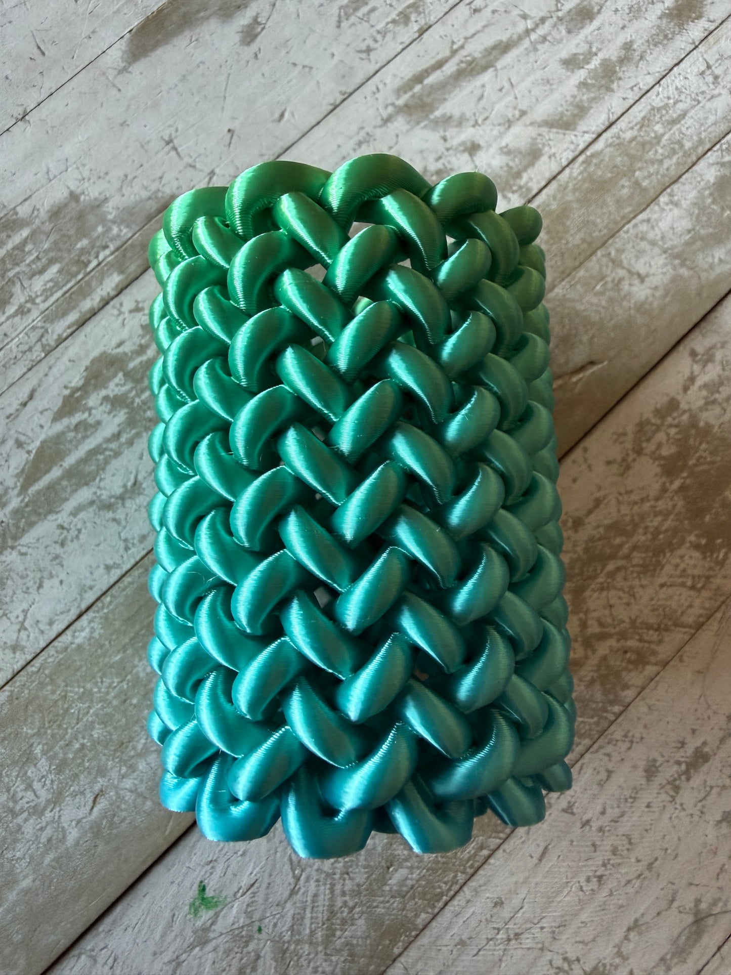 Knitted look 3d printed holder