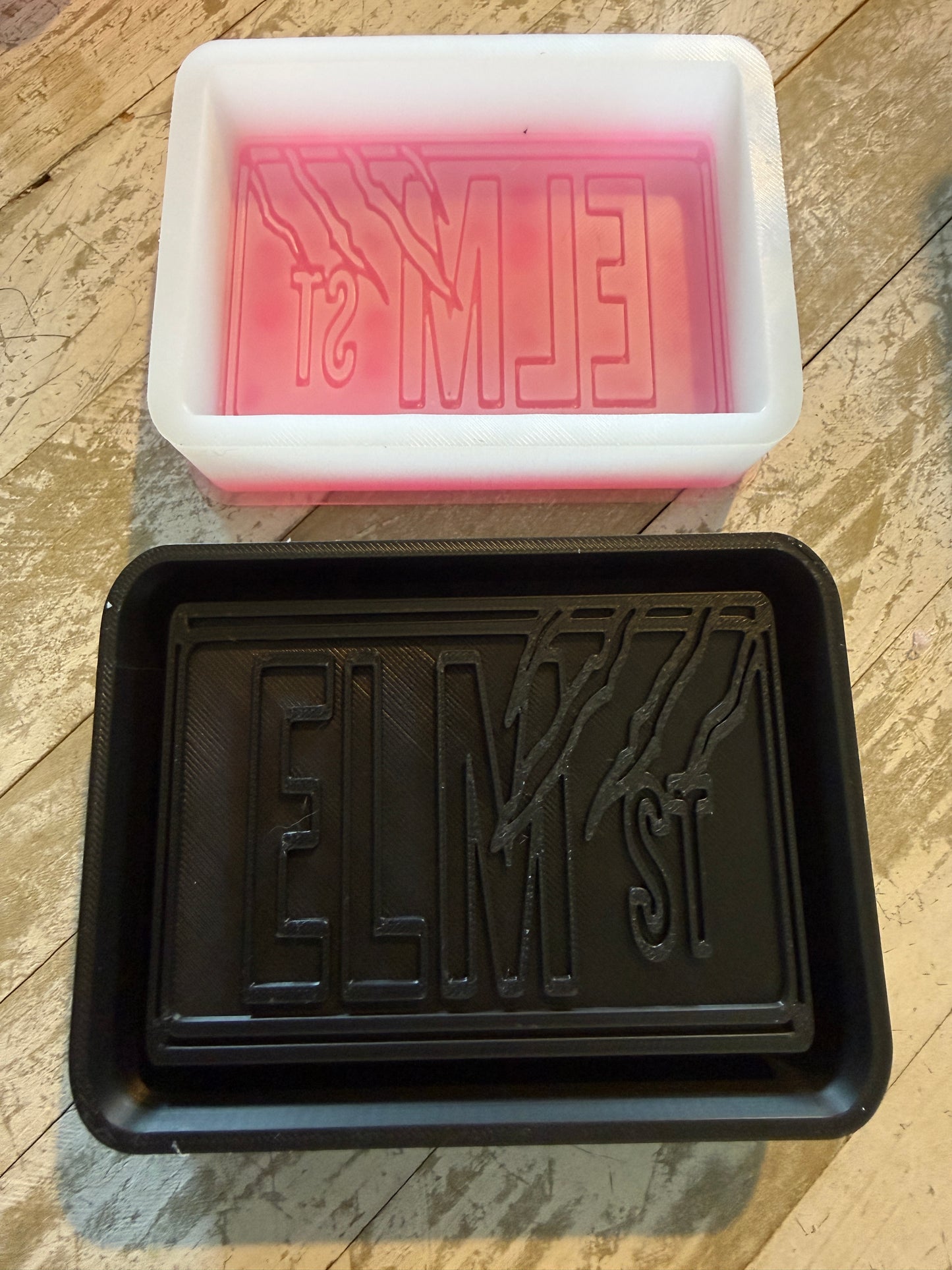 Elm st sign mold