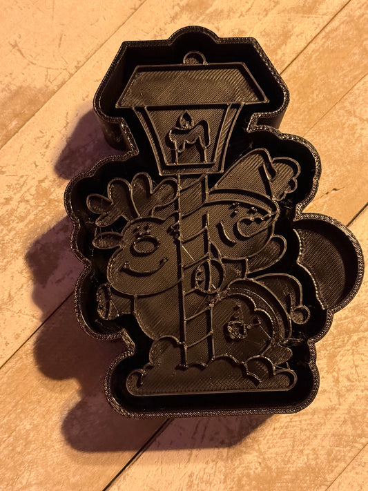 Christmas lamppost with friends mold