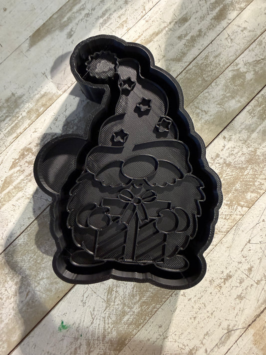 Gnome with gift mold