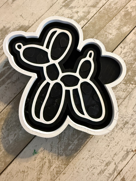 Balloon dog with heart mold