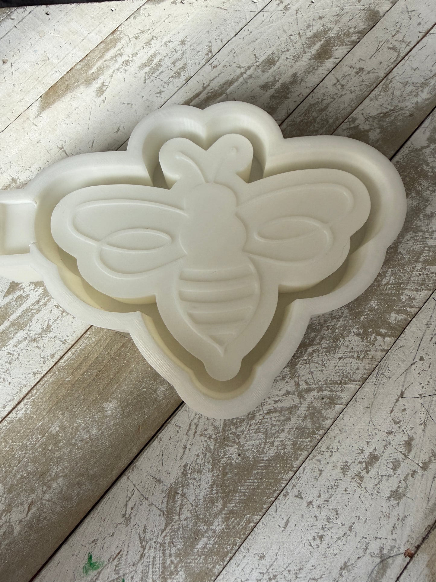 Bee mold