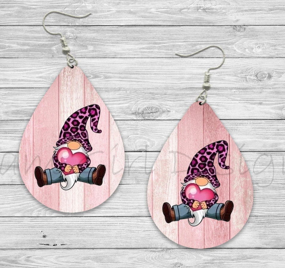 Valentines sitting gnomes